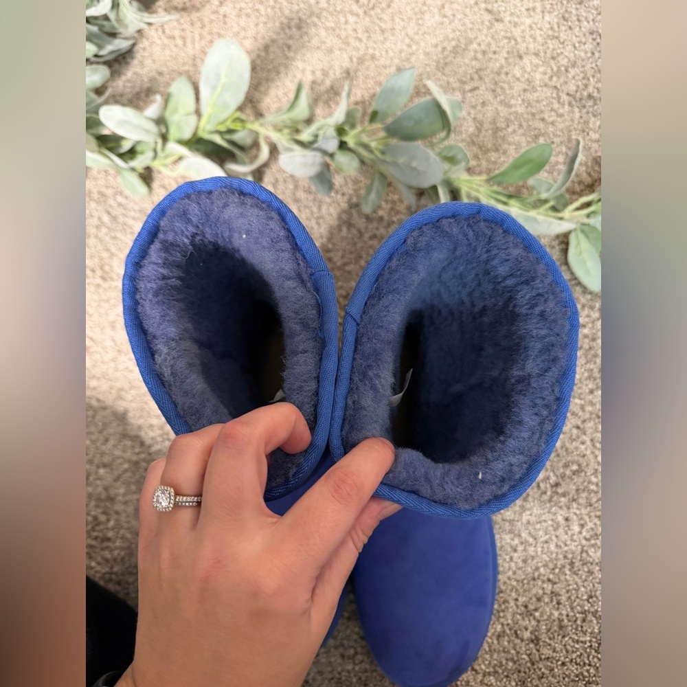 UGGS Classic Short Blue Boots - Picture 4 of 7